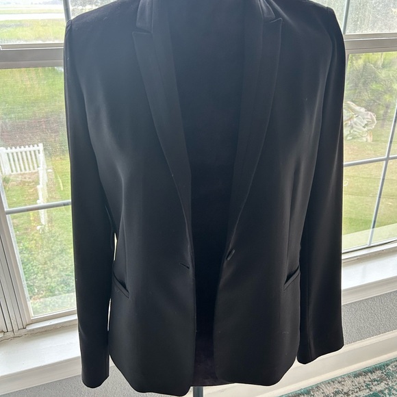 Tahari blazer - Picture 2 of 4